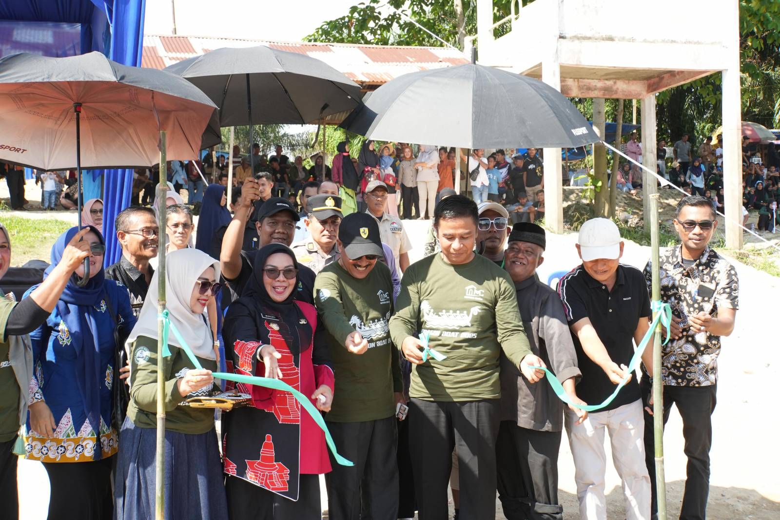 Potensi Wisata Air dan Budaya, Festival Pacu Sampan Kepala Naga (Dragon Boat) Dibuka Bupati Kampar