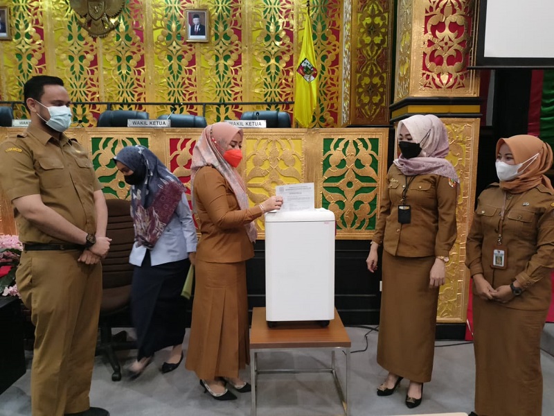 Raih Penghargaan Arsip Terbaik, Sekretariat DPRD Pekanbaru Lakukan Pemusnahan Arsip