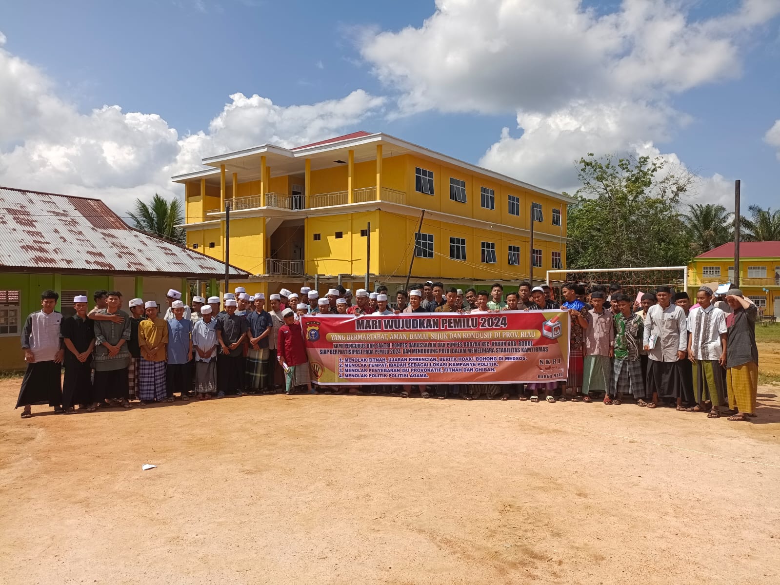 Pengurus dan Santri Ponpes di Kabun Rohul, Deklarasi Pemilu Damai Tahun 2024