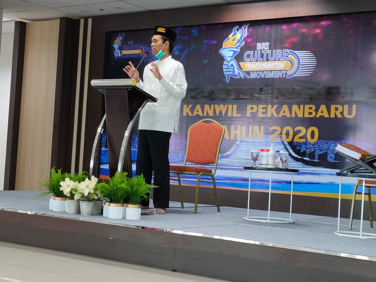 "Shalat Itu Menjadi Nutrisi Untuk Hati Tenang", Ini Penjelasan UAS Saat Berikan Tausyah Di BRI