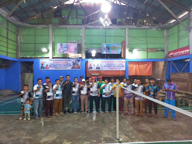Pj Bupati Kampar Apresiasi Turnamen Badminton Diadakan PWI Kampar