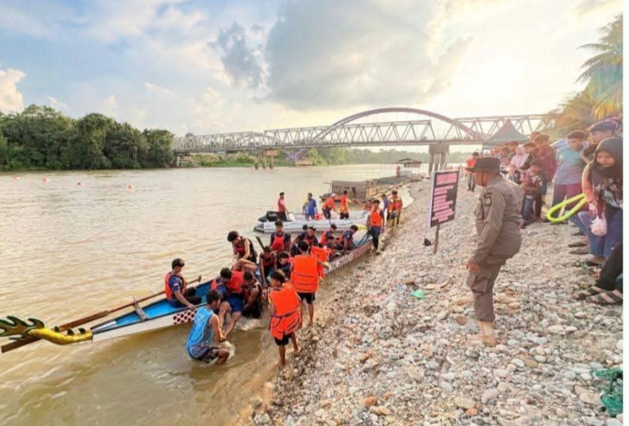 Jaga Kelestarian Budaya Tradisional, Pemda Kampar Agendakan Setiap Tahun Perlombaan Pacu Sampan