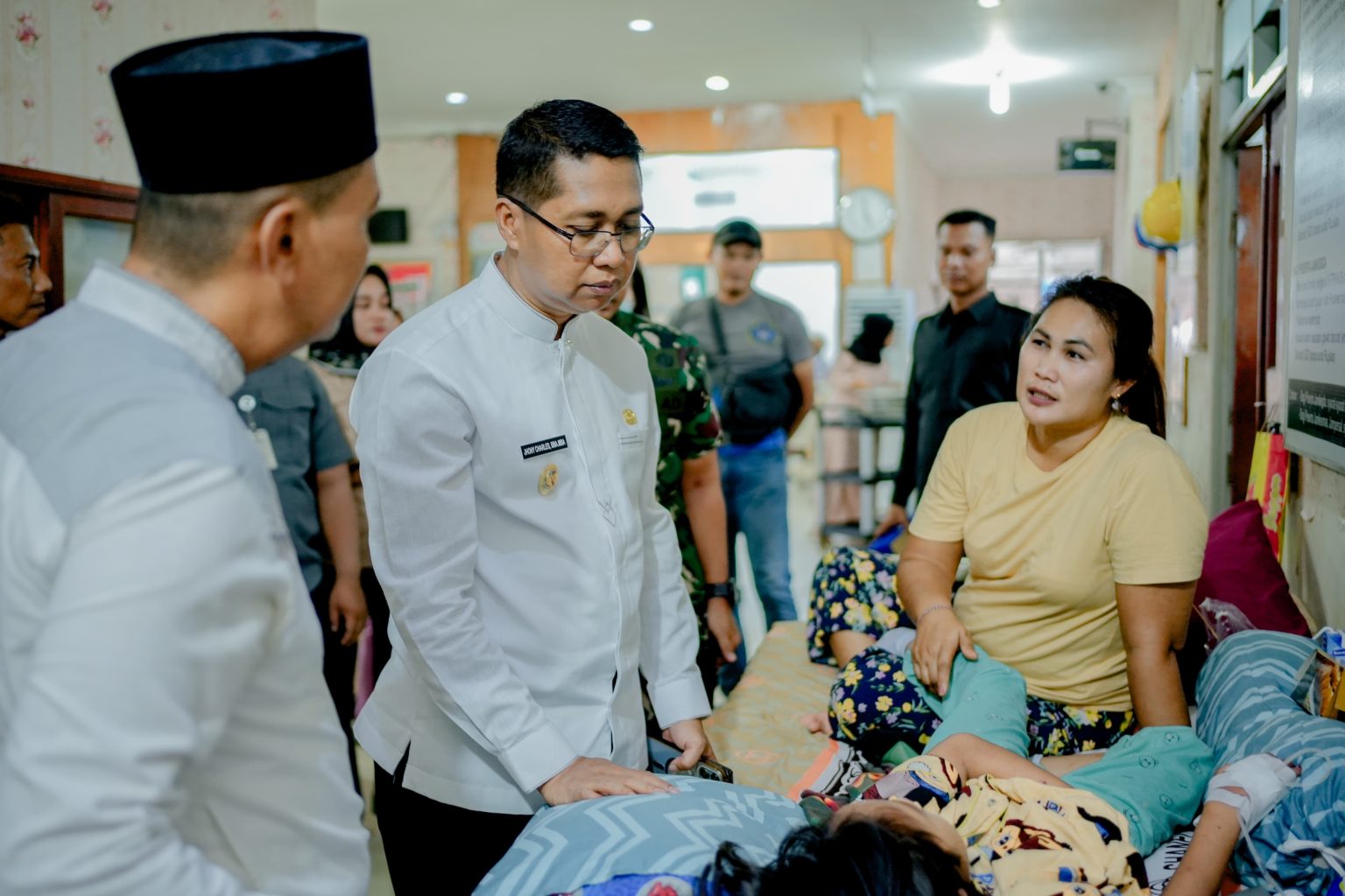 Wabup Jhony Charles Buka Operasi Katarak Gratis untuk 200 Mata di RSUD Pratomo