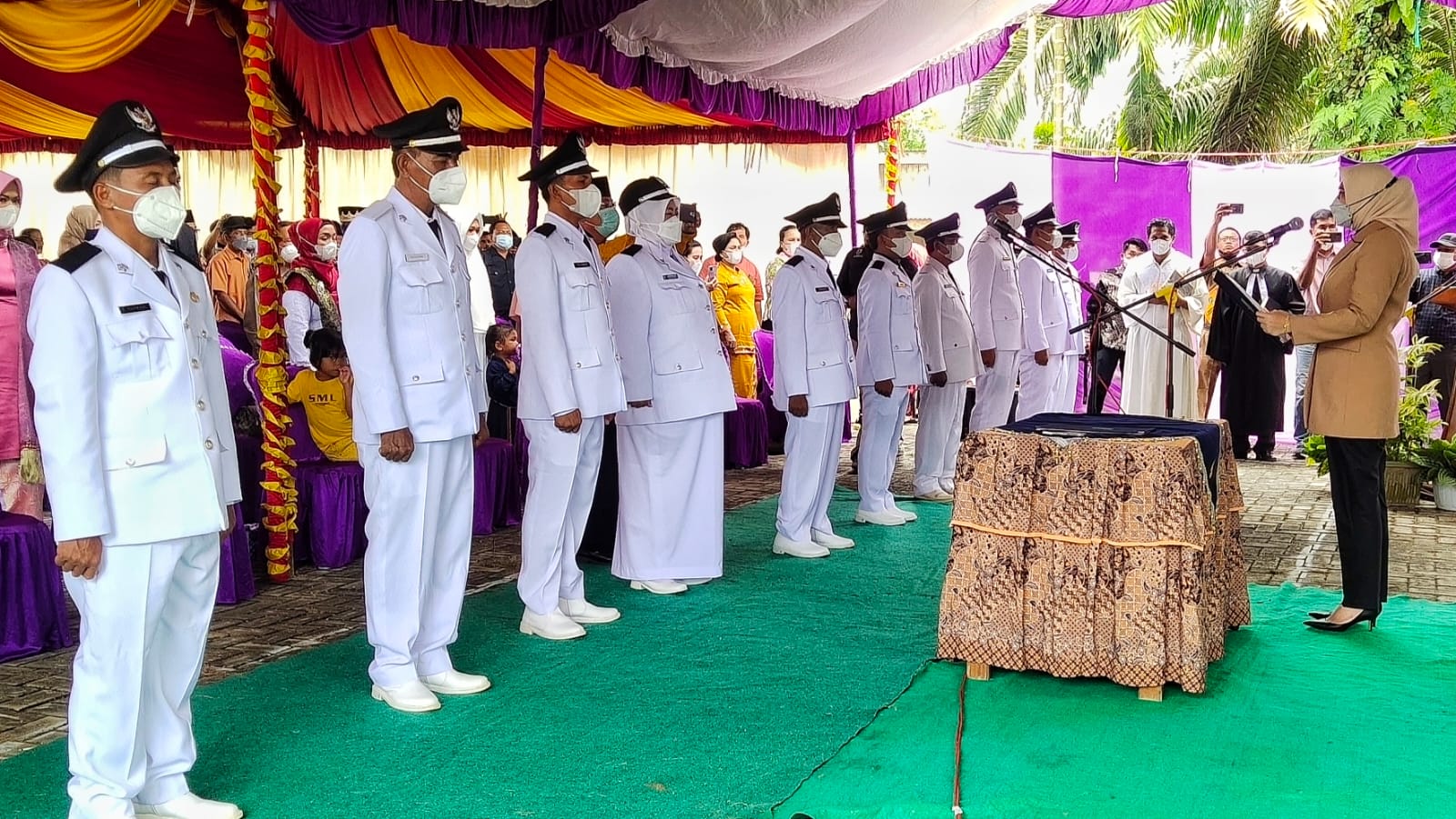 Bupati Rezita Kembali Lantik 14 Kades di Indragiri Hulu