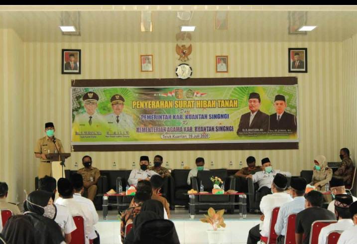 Bupati Kuantan Singingi  Drs H Mursini M.Si hadiri Acara Penyerahan Surat Hibah ke Kemenag
