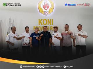 Resmi, Ketua Umum KONI Riau Serahkan SK Plt. Ketum KONI Rohul kepada Rusdi Hidayatullah