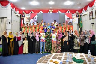 Sekda Kampar Hambali Lepas Tim SSB KMBS U-11 Yang Berlaga di Cijantung Jakarta