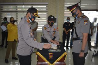 Kapolresta Pimpin Sertijab dua Kasat jajaran Polresta Pekanbaru.