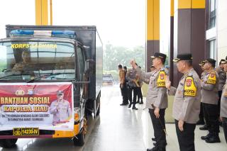 3 Truk Bantuan Sembako Dikirim Polda Riau Untuk Korban Banjir Bandang di Sumbar