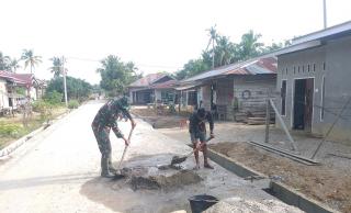 Babinsa Kormil 10/Kunto Darussalam Goro Bersama Warga