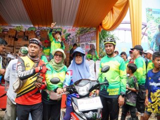 Diikuti 2.500 Peserta, Bupati Ahmad Yuzar Serahkan Hadiah Utama Gowes Silaturahmi Kampar 2026
