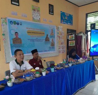 Tingkatkan Kompetensi Guru, Gugus III Bantan Gelar Pelatihan Papan Interaktif Digital di SDN 26