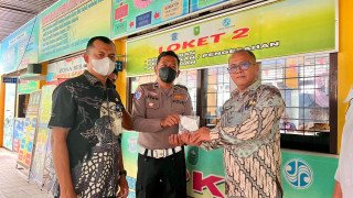 Ade Syaputra Ajak Warga Kampar Manfaatkan Pemutihan Pajak, Samsat Bangkinang Bagikan Masker