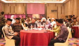 Hadiri Gala Dinner Hari Santri Nasional 2026 di Dumai, Wabup Kampar, Misharti Dorong Sinergi