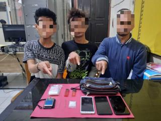 Hitungan Jam Unit Sat Resnarkoba Polres Kampar Amankan 3 Pengedar Shabu di Desa Kubang Jaya 