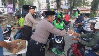 Polsek Payung Sekaki Bersama Rumah JB Melaksanakan Kegiatan Sosial Donor Darah dan Berbagi Takjil