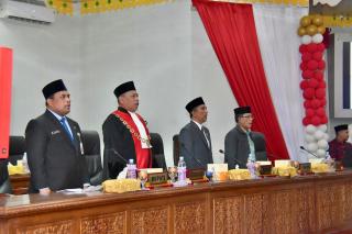 Asisten ll Suhermi Hadiri Rapat Paripurna Pengukuhan Sumpah Janji Jabatan Ketua DPRD Kampar