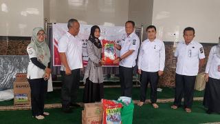 Dinsos Kampar Salurkan Sembako dan Alat Bantu Disabilitas Kepada 136 Warga Rentan