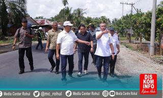 Kunker di Rohul, Gubri Sampaikan Perbaikan Jalan Guna Memperlancar Perekonomian Masyarakat