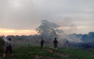 Karlahut di Rohul, Petugas Gabungan Padamkan Api