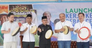 Peluncuran BPJS Ketenagakerjaan, Dilakukan Pemukulan Kompang Oleh Pj Bupati Kampar