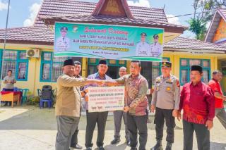 15 Ekor Sapi Bantuan Pemerintah Daerah Diserahkan Sekda Kampar