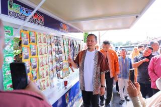 Wako Pekanbaru, Agung Nugroho Serahkan Bantuan Secara Simbolis Gerobak Kepada Pelaku UMKM