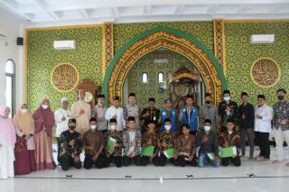 Selain 5 Kecamatan Pengurus Dewan Dakwah Dilantik, Juga Dilakukan Pembagian Sembako Kepada Muallaf