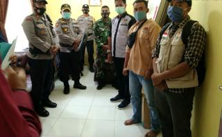 Babinsa Koramil 08/Tandun Kawal Kotak Suara Pemilu Sampai ke TPS