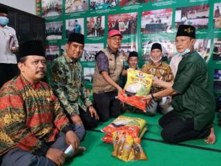  Satu Kaluarga Resmi Jadi Mualaf,Kalimah Syahadat Itu Di Ucapkan Anton di Kantor PBNU Riau