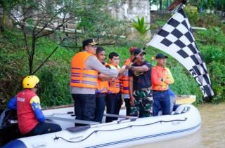 Tingkatkan Daya Tarik Wisata, Lomba Pacu Sampan Dalam Rangka HUT Ke-76 Dilepas Start Bupati Kampar
