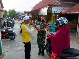 Babinsa Giat Sosialisasi Prokes di Pasar Pagi