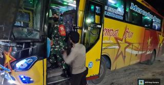 Babinsa 04/Pkl.Kuras Laksanaka. Apel Gabungan Dalam Rangka Kegiatan Razia Vaksin