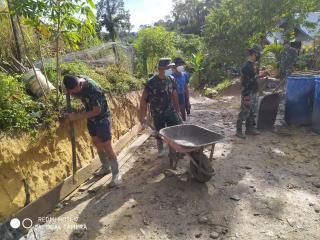 Bersama Warga, Satgas TMMD Ke 110 Pasang Wiremesh Pada Sasaran 7 Semenisasi