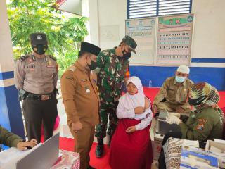 Serka Irwan Maha  Putra Monitoring Giat Vaksin Untuk Anak SD