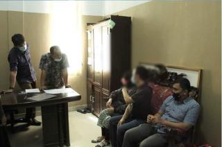 Pasutri Tersangka Narkotika Dengan BB 40 Kg, Dilimpahkan di Kejari Kampar Dari Tim Mabes Polri