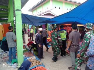 Satgas TMMD ke-110 Kodim 0313 KPR, Blusukan Kepasar dan Sosialisasi Prokes Kepada warga 