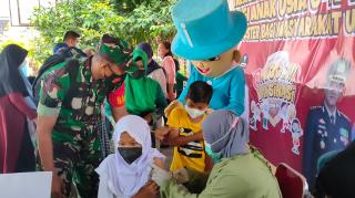 Badut Temani Lounching Vaksinasi Anak di Kabupaten Rokan Hulu