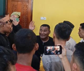 Diduga Mengamuk di Balai Adat, Oknum Sekdes Tambusai Utara Balikkan Meja Hingga Anak Terluka