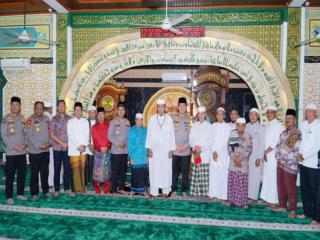 Kapolda Riau Didampingi Pj Bupati Kampar, Gelar Jumat Curhat Bersama Warga