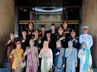 Pj Bupati Kampar Ikuti HUT TNI ke 79 di Halaman Kantor Gubri