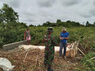 Babinsa Koramil 07/Kampar Kodim 0313/KPR Terus Aktif Laksanakan Patroli Karlahut