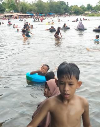 Liburan Lebaran Idul Fitri 1443 H, Pemandian Sungai Gelombang Sipungguk Ramai Dikunjungi