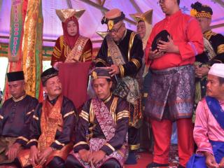 Pj Bupati Diwakili Camat Kampar, Hadiri Penobatan Datuok Paduko Majo Kenegerian Air Tiris