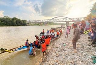 Jaga Kelestarian Budaya Tradisional, Pemda Kampar Agendakan Setiap Tahun Perlombaan Pacu Sampan