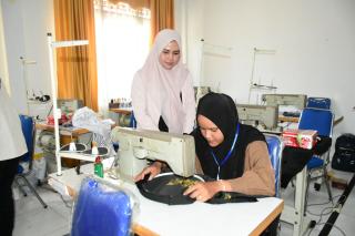 Pelatihan Jahit Bagi Masyarakat Ketua Dekranasda Kampar, Tinjau Pelatihan Menjahit, Bordir dan Tik