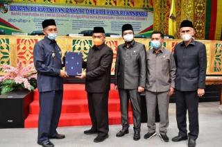 DPRD Kota Pekanbaru Rapat Paripurna Mengesahkan Ranperda Covid-19