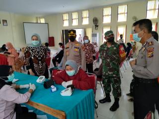 Bupati Inhu, Kapolres dan Forkopimda Tinjau Vaksinasi Covid-19 di Tiga Kecamatan